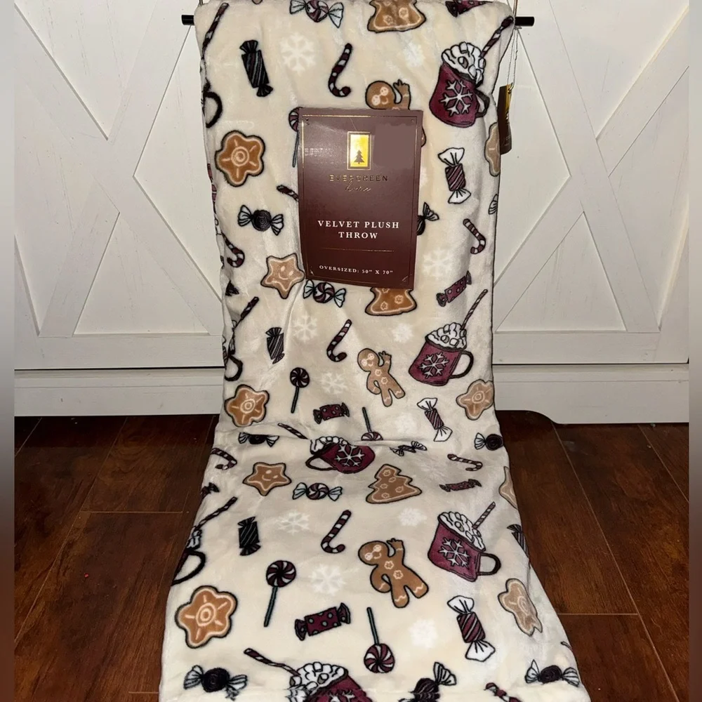 Holiday Gingerbread Velvet Plush Throw Blanket